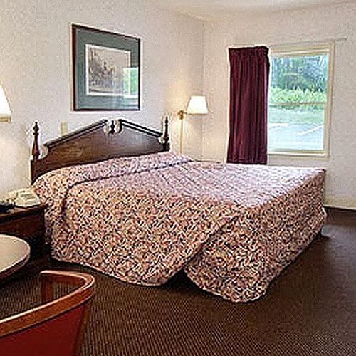 Econo Lodge Форест Сити Екстериор снимка