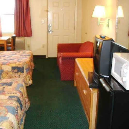 Econo Lodge Форест Сити Екстериор снимка